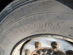 SCHMITZ CARGOBULL MegaVarios verbreiterbar/auskurbelbar 70% Reifen