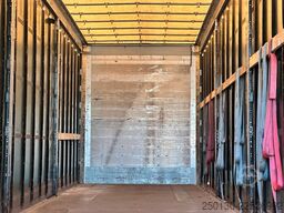 SCHMITZ CARGOBULL SCB*S3T MegaTrailer Curtainsider Edscha