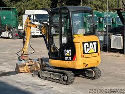 CATERPILLAR 301.7D Gummikette / 2 Löffel / Schwenkschaufel