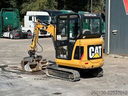 CATERPILLAR 301.8C Gummikette / 2 Löffel / Schwenkschaufel