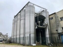 90m³ stainless steel tank with heating and a robust funnel