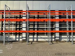 ca. 14 lfm. Palettenregale H: 500cm Fachlast: 4500 kg , 60 Palettenplätze