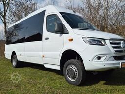 MERCEDES-BENZ 519  Allrad 4 x 4 Lagerfahrzeug Stock 20 Sitzer