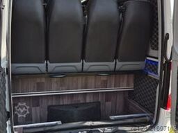 MERCEDES-BENZ 519  Allrad 4 x 4 Lagerfahrzeug Stock 20 Sitzer