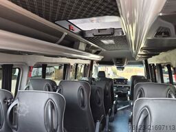 MERCEDES-BENZ 519  Allrad 4 x 4 Lagerfahrzeug Stock 20 Sitzer