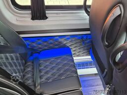 MERCEDES-BENZ 519  Allrad 4 x 4 Lagerfahrzeug Stock 20 Sitzer