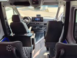 MERCEDES-BENZ 519  Allrad 4 x 4 Lagerfahrzeug Stock 20 Sitzer