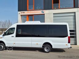 MERCEDES-BENZ 519  Allrad 4 x 4 Lagerfahrzeug Stock 20 Sitzer