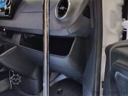 MERCEDES-BENZ 519  Allrad 4 x 4 Lagerfahrzeug Stock 20 Sitzer