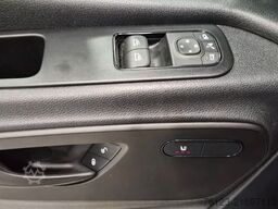 MERCEDES-BENZ 519  Allrad 4 x 4 Lagerfahrzeug Stock 20 Sitzer