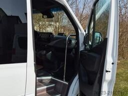 MERCEDES-BENZ 519  Allrad 4 x 4 Lagerfahrzeug Stock 20 Sitzer