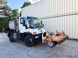 Unimog U400 mit Bitumspritze Breining + Besen