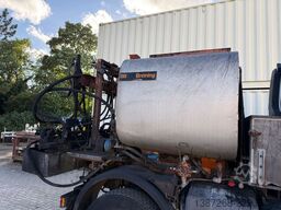 Unimog U400 mit Bitumspritze Breining + Besen