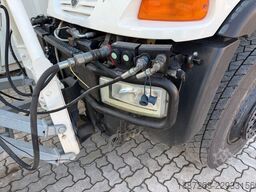 Unimog U400 mit Bitumspritze Breining + Besen