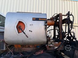 Unimog U400 mit Bitumspritze Breining + Besen