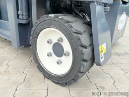 Combilift CB3000 / TRIPLEX 4900MM / FREE LIFT