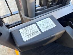 Jungheinrich EFG 430 S / 5591 h / Container