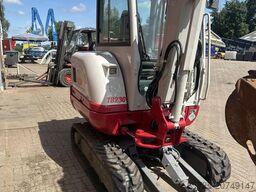 Takeuchi Kraan TB230 - Gebruikt