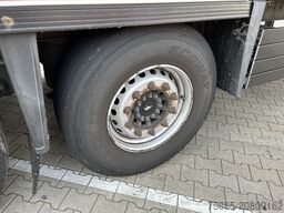 Schmitz Cargobull SCB S3B / Box Trailer / 2x Liftas / APK TUV 09-26