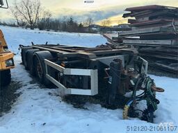 Istrail hook trailer with tipping function