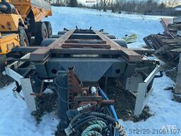 Istrail hook trailer with tipping function