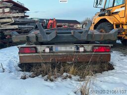 Istrail hook trailer with tipping function