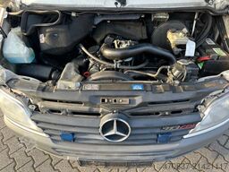 MERCEDES-BENZ Sprinter 313 RTW / Trage /