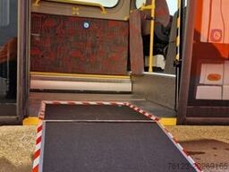 MERCEDES-BENZ 2 x Lagerfahrzeug Bürgerbus Niederflur 9 Sitze