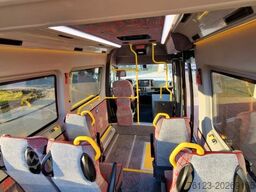 MERCEDES-BENZ 2 x Lagerfahrzeug Bürgerbus Niederflur 9 Sitze