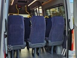 MERCEDES-BENZ 2 x Lagerfahrzeug Bürgerbus Niederflur 9 Sitze