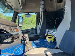 VOLVO VOLVO FM82 SCARRABILE CON GRU E POLIPO