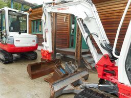 Takeuchi TB 235 mit POWERTILT