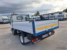 Isuzu NKR 77