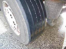 Schmitz Cargobull 2 AXLE + CARRIER + DHOLLANDIA LOADLIFT