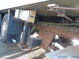 Schmitz Cargobull 2 AXLE + CARRIER + DHOLLANDIA LOADLIFT