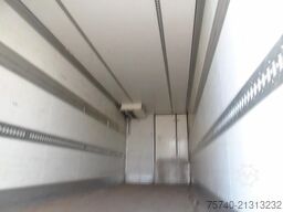 Schmitz Cargobull 2 AXLE + CARRIER + DHOLLANDIA LOADLIFT