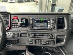 Scania R590 6x4/Plattform/Kran TAJFUN LIV L150Z