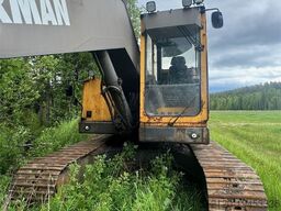 Volvo EC230B crawler excavator w/ digging bucket