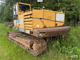 Volvo EC230B crawler excavator w/ digging bucket