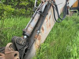 Volvo EC230B crawler excavator w/ digging bucket