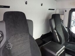 MERCEDES-BENZ 1827 L Actros Koffer 7,3m/LBW/Seitentür/AHK/Klim