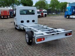 Renault Master E-TECH 87 KWH FWD EL - 4 TON'S CHASSIS /...