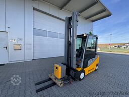Jungheinrich EFG320 + Ladegerät 3753--EK
