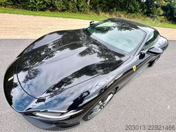 FERRARI Roma Coupe Schwarz
