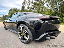 FERRARI Roma Coupe Schwarz