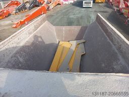 Komatsu HM400-3R (4 pcs available in Abu Dhabi)