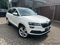 SKODA Karoq 85kW DSG STYLE * Klimaaut. * Navi *