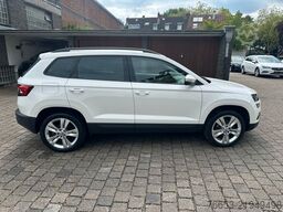 SKODA Karoq 85kW DSG STYLE * Klimaaut. * Navi *
