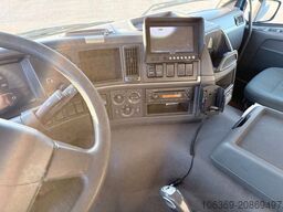 VOLVO FM 330 4x2 7,7 m Curtainsider and Taillift