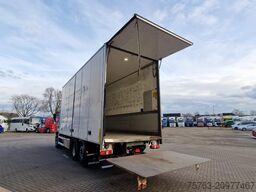 Mercedes-Benz Actros 2646 6x2 - Isolated box with sidedoors -...